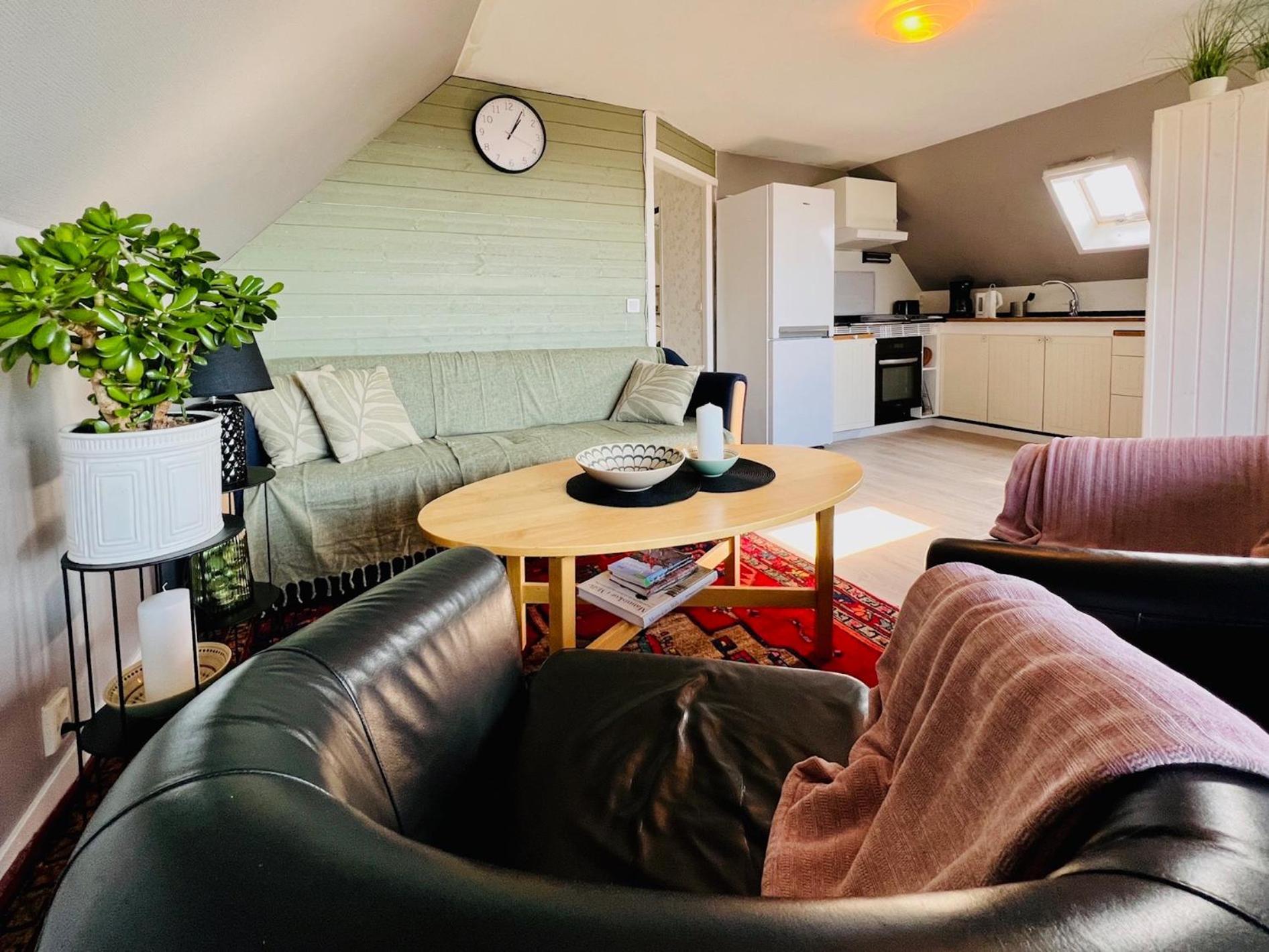 Penthouse-Laegenhet Med Tva Sovrum & Terass Med Havsutsikt Molle Exterior photo